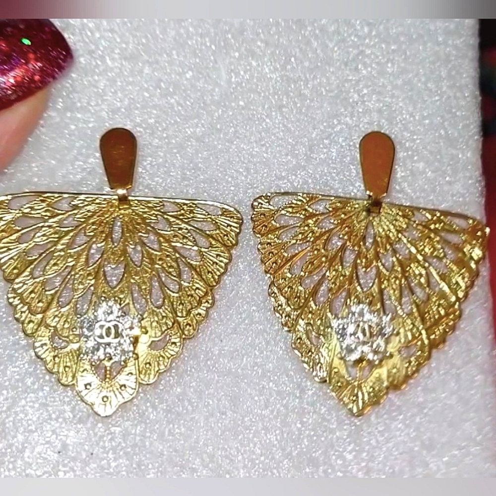 Pierced Post Gold Fan-shaped Earrings - Picture 9 of 10